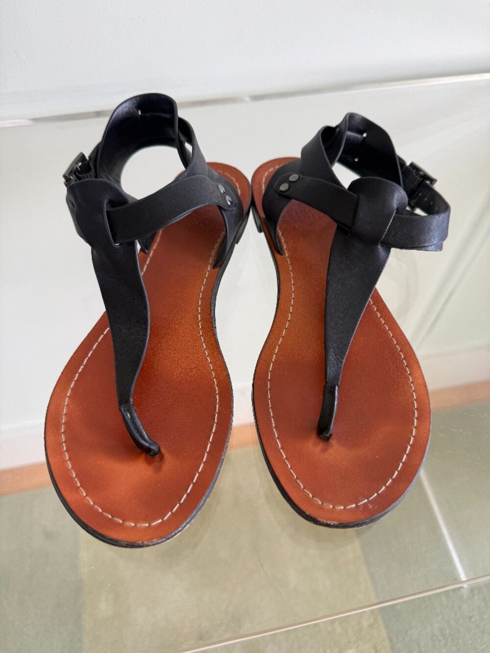Vince Camuto Black Leather Thong Sandal - Size 7.5